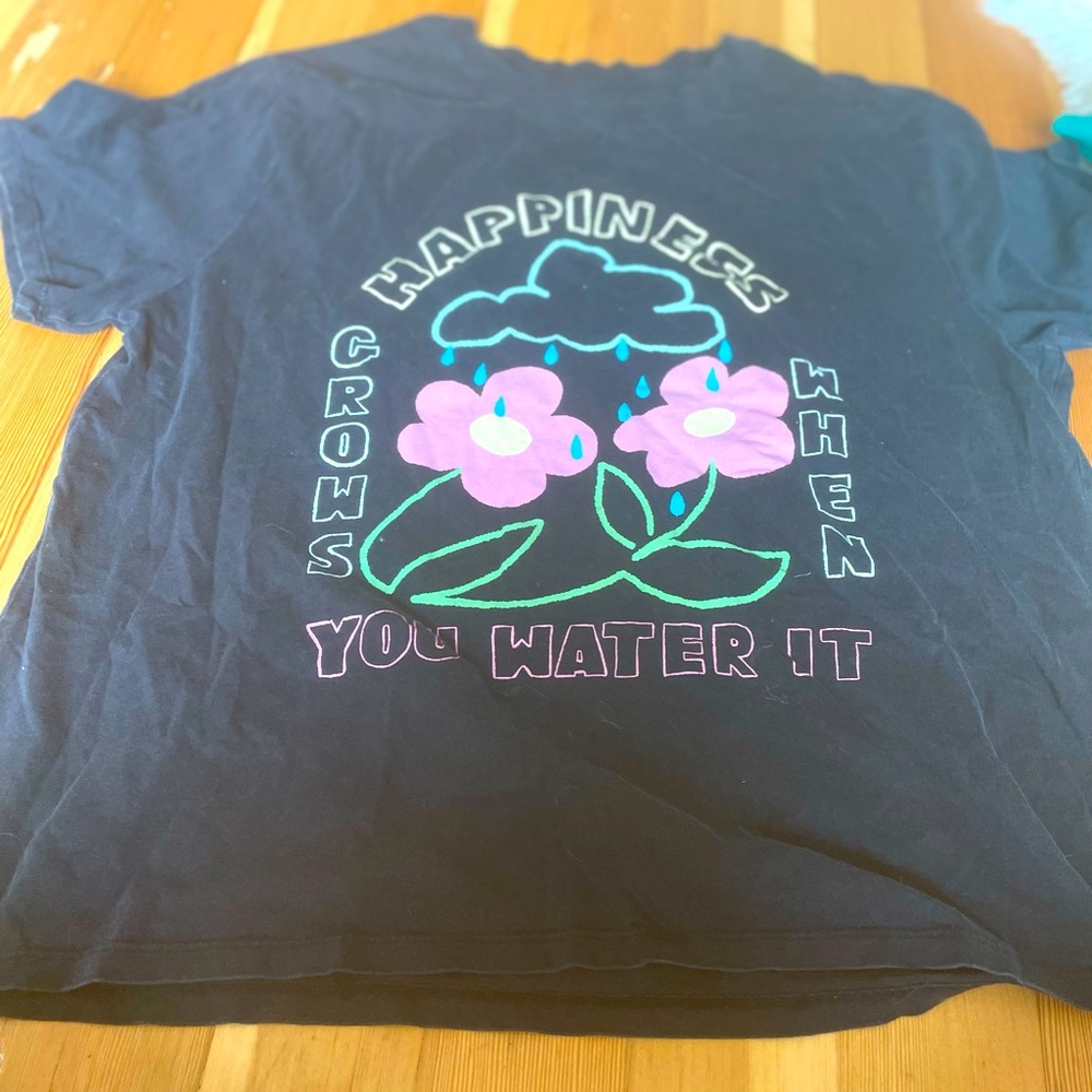 Black graphic t